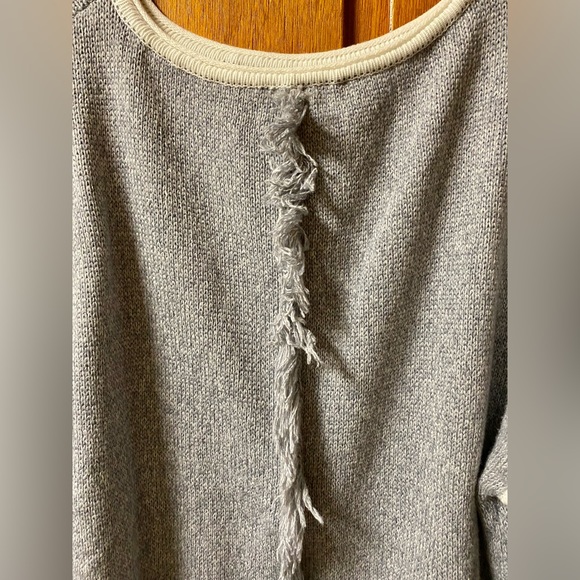 MsDressly Size XL Women’s Sweater with Fringe accent NWOT. - Picture 6 of 8